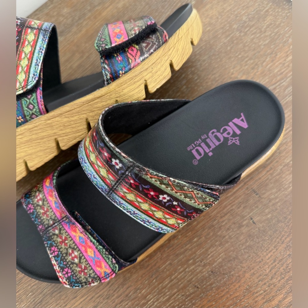 New-Algeria slip on -Len Flower sandals in a 39-8.5 - Picture 6 of 8